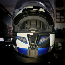 Кастомное крепление на подбородок для мотошлема